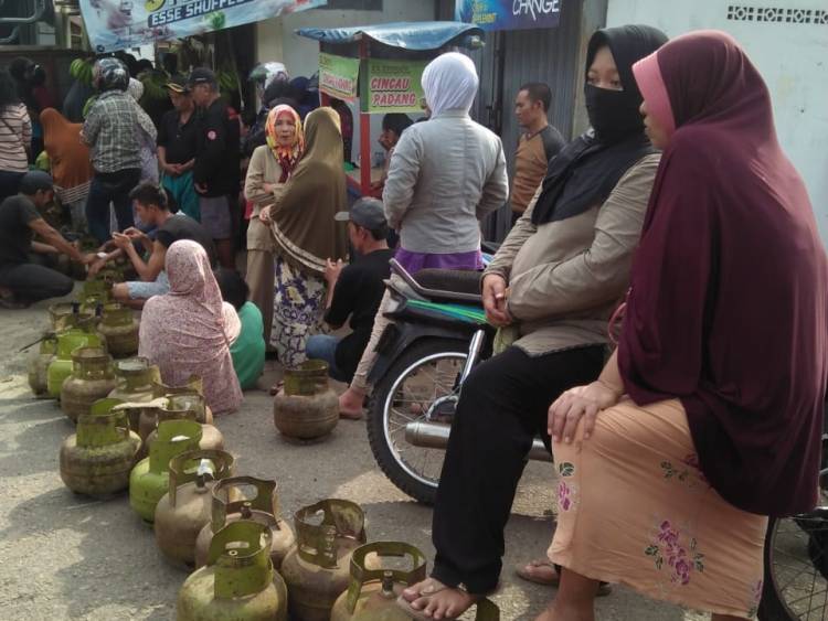  Langka, Tidak Sampai Satu Jam Gas Elpiji 3 Kg Habis Diburu Warga