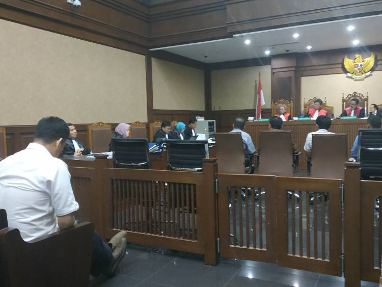 SIDANG ZUMI ZOLA: Iim Sebut Berikan Cek Senilai Rp1 Miliar ke Toni Adiknya Masnah Busro