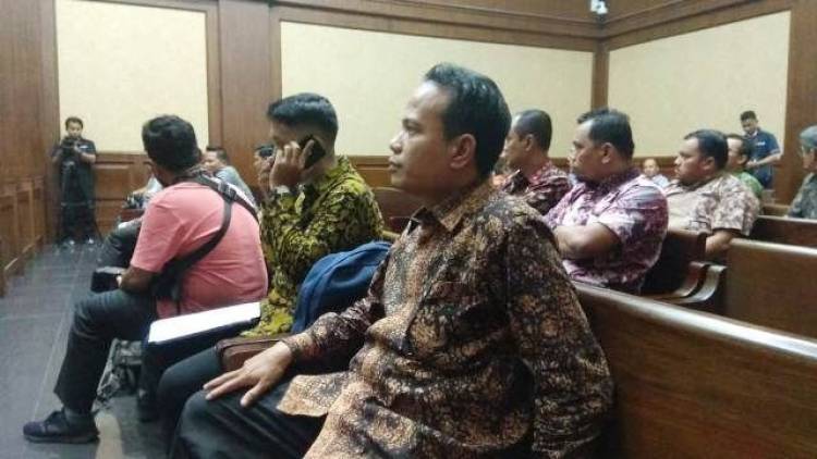 SIDANG ZUMI ZOLA: Dodi Sebut Fee Proyek Fisik Ditetapkan 10 Persen
