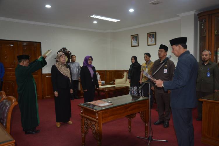 Sekda Provinsi Jambi M Dianto Lantik Dua Pejabat Perempuan 