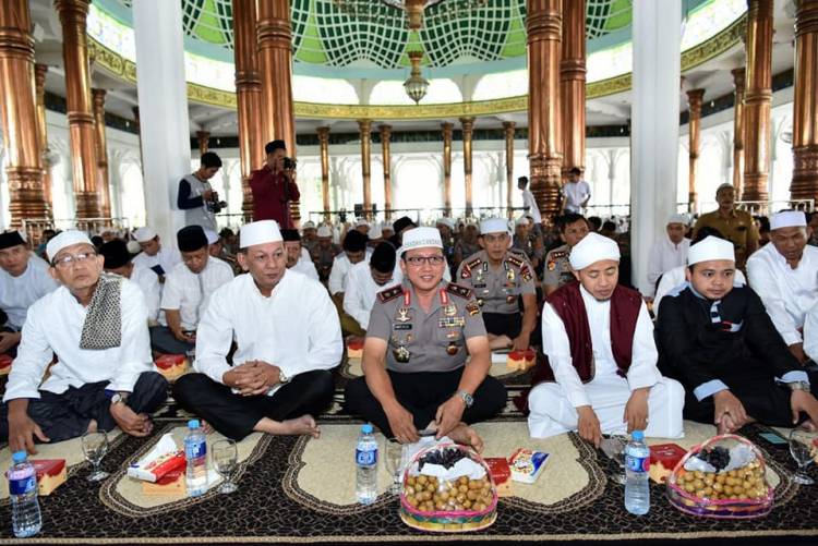 Gelar Doa dan Zikir Bersama, Sekdaprov Jambi Dianto Ajak Masyarakat Hijrah Menuju Kebaikan 