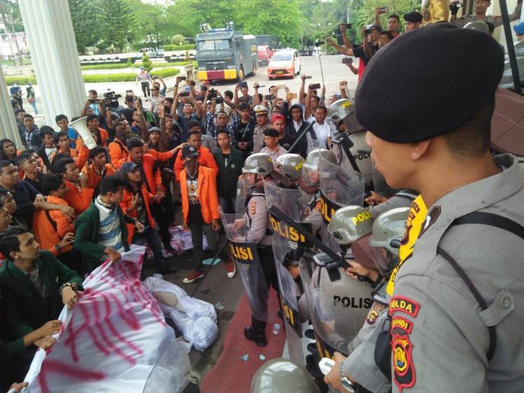 Aksi Mahasiswa Tuntut Presiden, Relawan Jokowi: Kalau Demo Mengkritisi Pemerintah Ya bagus