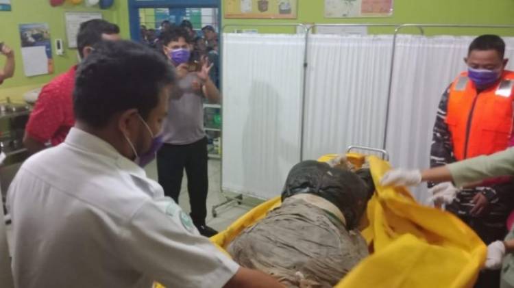 Mayat Tanpa Kepala yang Ditemukan di Perairan Tanjab Timur Dijemput Keluarga