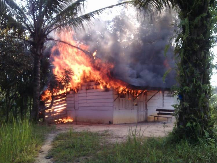 Malang Nian, Bantuan Bedah Rumah Milik Warga Tembesi Ini Hangus Dilahap Si Jago Merah