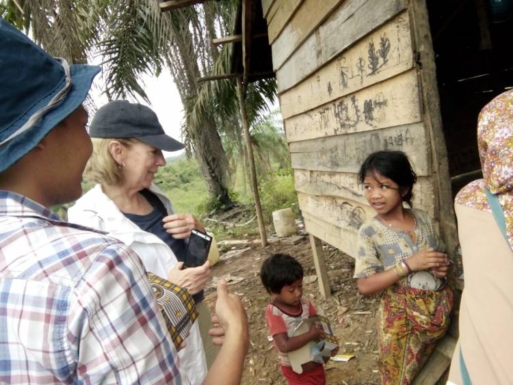 Bule Amerika Ini Kunjungi SAD Batin XXIV Kabupaten Batanghari 