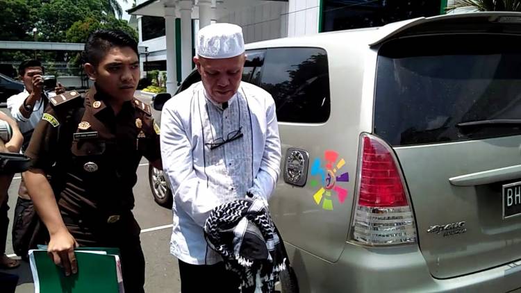 Diringkus saat Masih Berseragam Lengkap Haji, Berikut Kronologis Penangkapan DPO Kredit Fiktif BRI