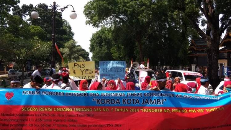 Tolak Penerimaan CPNS Jalur Umum, Ratusan Honorer K2 Geruduk DPRD Provinsi Jambi