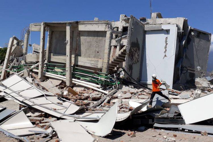 Ini Identitas Perempuan yang Berhasil Diselamatkan dari Reruntuhan Bangunan Akibat Gempa 