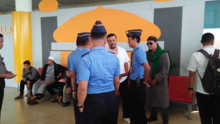 Aliansi Masyarakat Islam Jambi Geruduk Bandara Tolak Kedatangan Ketua PP GP Ansor