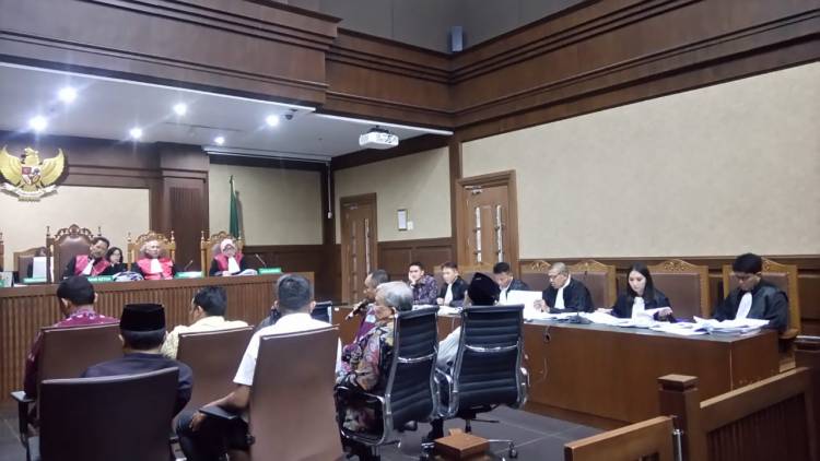 Bantah Berikan Hadiah Mobil Alphard ke Zumi Zola, Kontraktor Asiang Bilang Itu Pinjaman