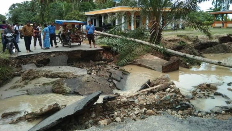 Belajar di Kelas Sembilan Siswa Mandailing Natal Tewas Diterjang Banjir Bandang
