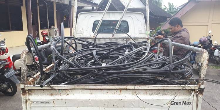 Miris, Masih Dalam Suasana Duka Tsunami Palu Lima Warga Ini Malah Maling Kabel  