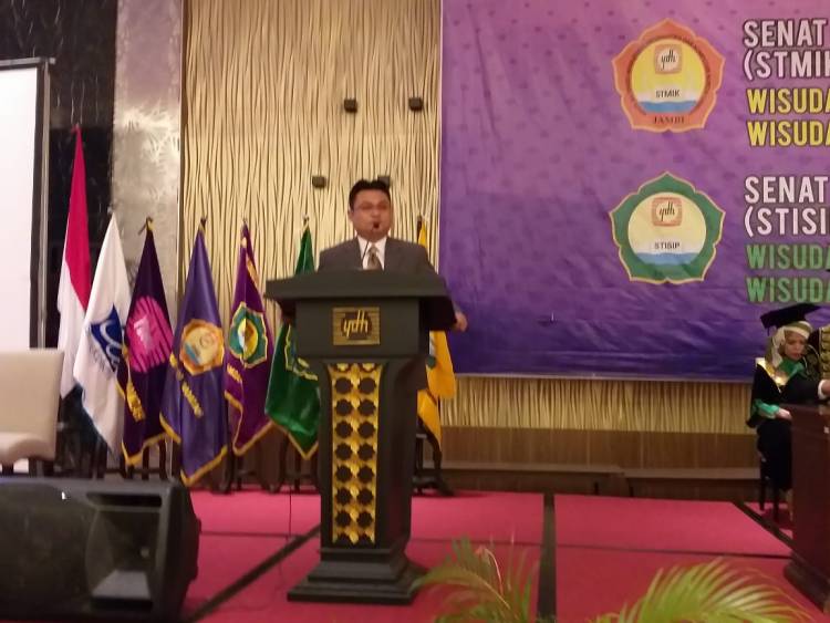 Wisuda STMIK dan STISIP Jambi, Sum Indra: Ini Bukan Akhir, Namun Awal Perjuangan