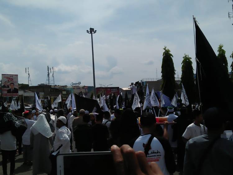 Ratusan Masyarakat Jambi Gelar Aksi Damai Bela Bendera Tauhid