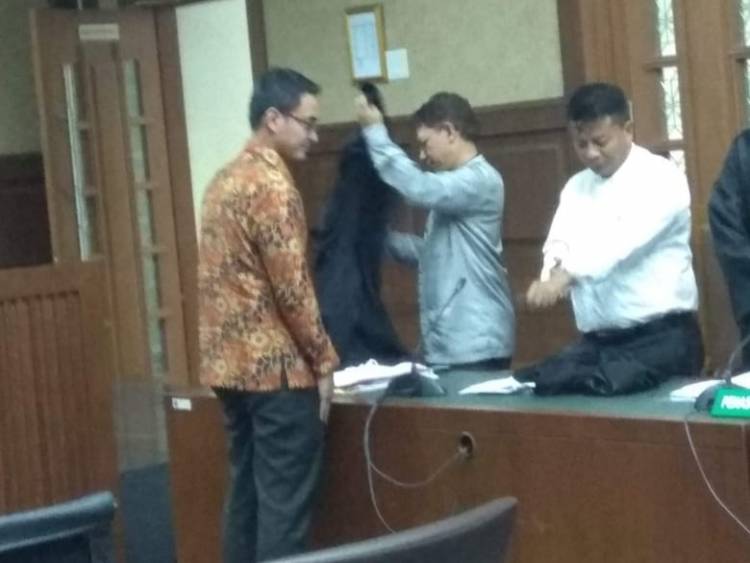 Banyak Permintaan, Zumi Zola Mengaku Jaga Jarak dengan DPRD 