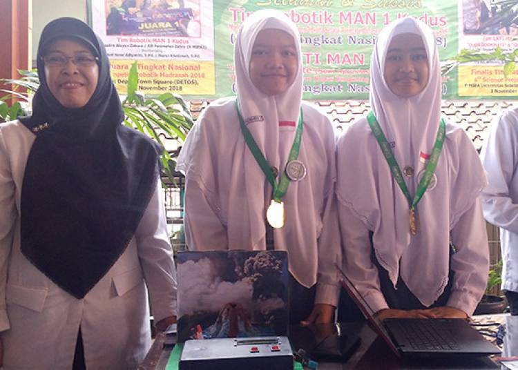 Keren! Pelajar Aliyah Ini Ciptakan Robot Mosugemo Deteksi Dini Gunung Meletus 
