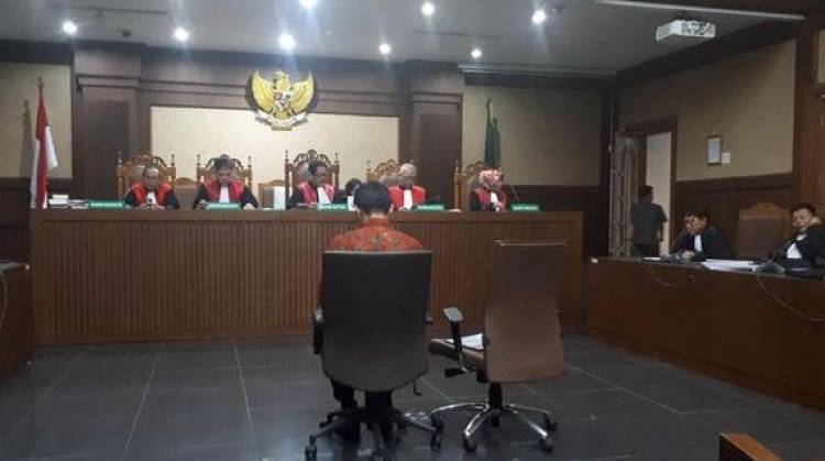 Zumi Zola Menangis Teringat Istri dan Anak, Minta Hakim Ringankan Hukuman