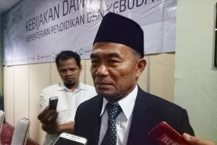 Mendikbud Usahakan Gaji Guru Pengganti Setara UMR