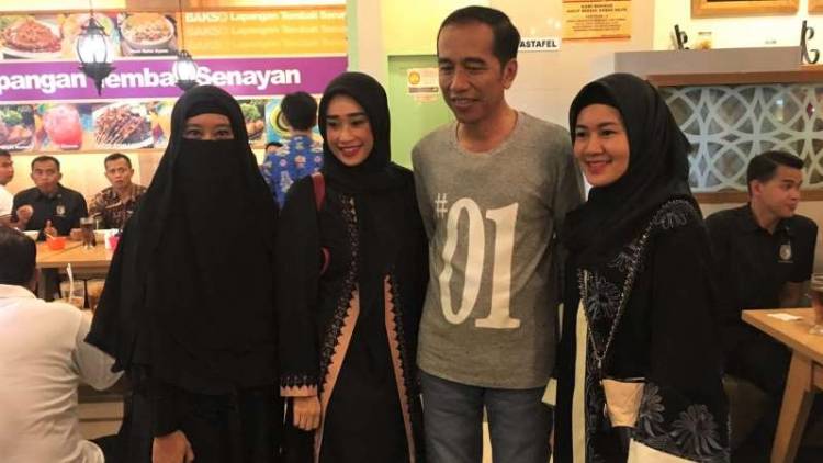 Ini Kata Perempuan Bercadar Usai Foto Bareng Jokowi