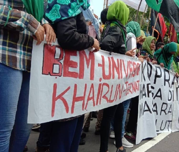 Ratusan Mahasiswa Geruduk Kediaman Gubernur