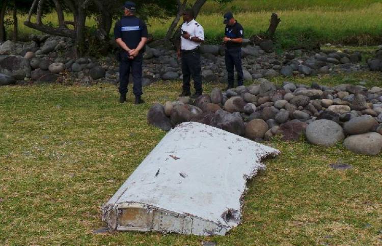 Diduga Potongan Pesawat MH370 Malaysia Ditemukan