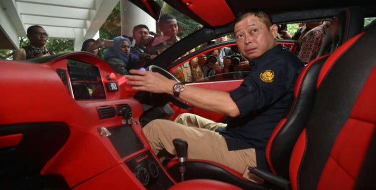 Canda Jonan, Saking Mahalnya Gaji Menteri Tak Cukup Beli Mobil Listrik