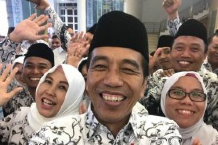 Didepan 44 Ribu Guru, Jokowi Sebut Profesi Guru Tak Bisa Digantikan Mesin Canggih