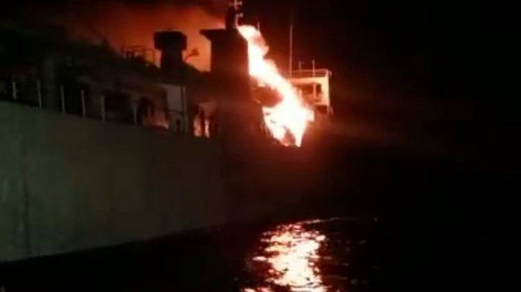 Suasana Mencekam, Kapal Penumpang Roro KM Gerbang Samudra Terbakar