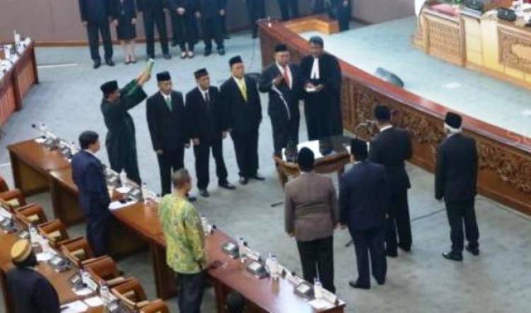 Ketua DPR Lantik PAW Lima Anggota