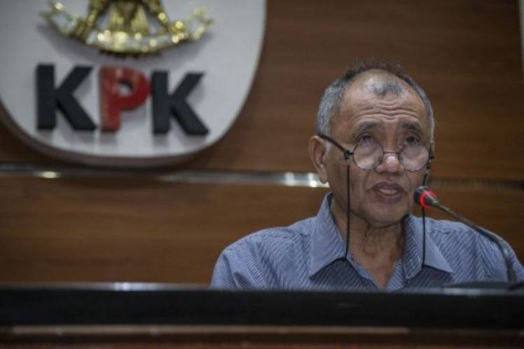 KPK Duga Bupati Jepara Suap Hakim 