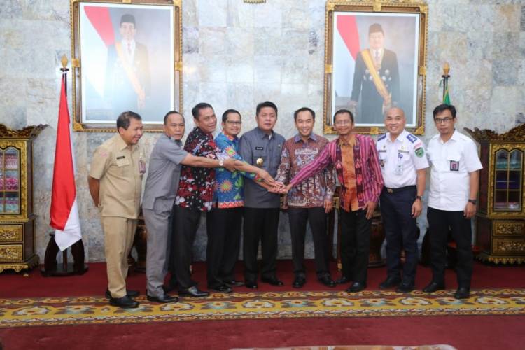 Bangun Wilayah Perbatasan,  Gubernur Sumsel dan Bupati Way Kanan Bahas Bandara Lanud Gatot Subroto