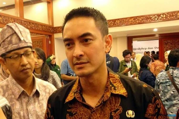 Hakim Vonis Zumi Zola Hukuman 6 Tahun Penjara