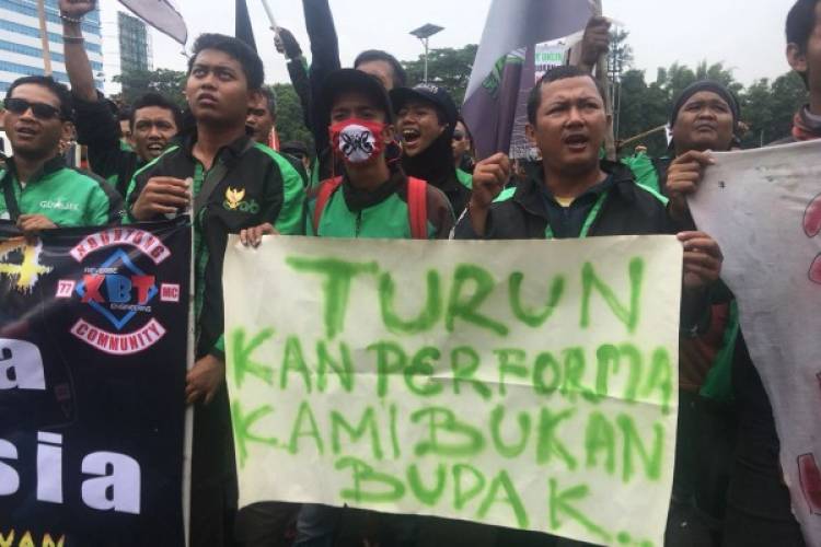 Terkejut! Prabowo Dengarkan Curhat Pengojek Daring