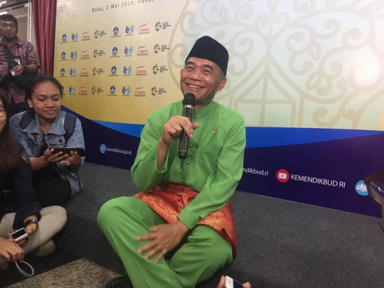 Mendikbud: Tak Perlu Lagi Mendaftar Masuk Sekolah