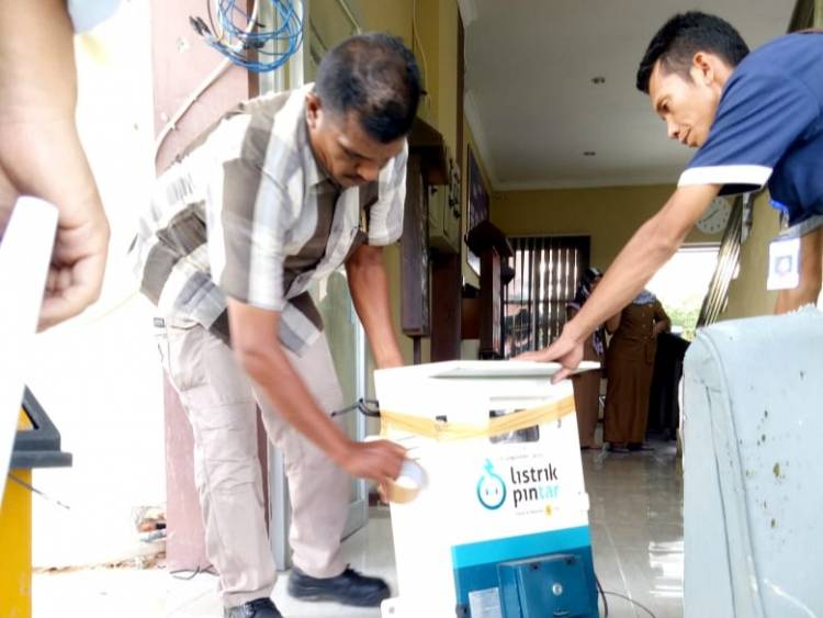 Miris..Pegawai di Dinas Batanghari Ini Bekerja Tanpa Aliran Listrik