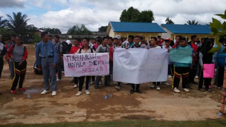 Dipungut Biaya Tower Rp95.000 Per Tahun, Siswa SMAN 3 Sarolangun Tuntut Mundur Kepsek