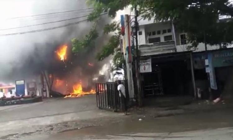 SPBU di Jalan Abdesir Makassar Terbakar