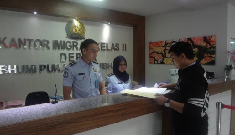 Imigrasi Palembang Deportasi 10 Warga Malaysia dan China