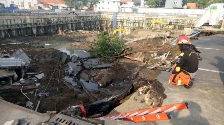 Ini Kata Polisi Penyebab Amblesnya Jalan Gubeng…