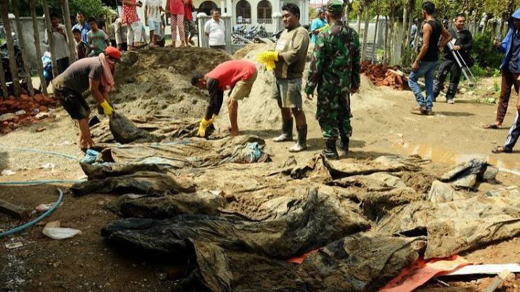 45 Korban Tsunami Telah Dikuburkan