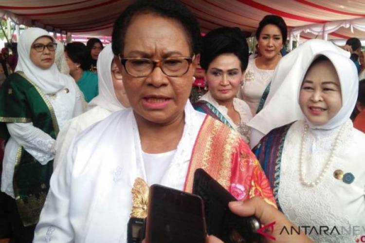 Istri-Istri Pejabat Kabinet Jokowi Nyanyikan Lagu Bunda