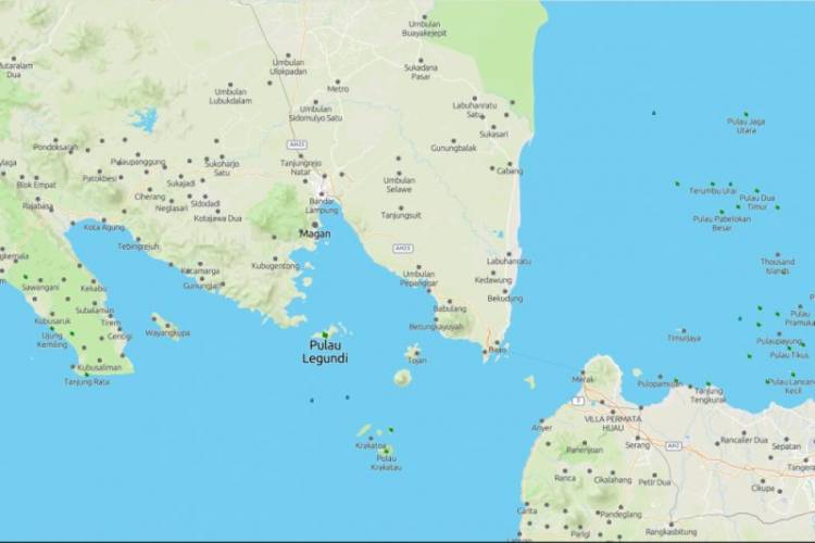 Petugas Evakuasi Warga-Mahasiswa Terjebak Tsunami di Pulau Legundi