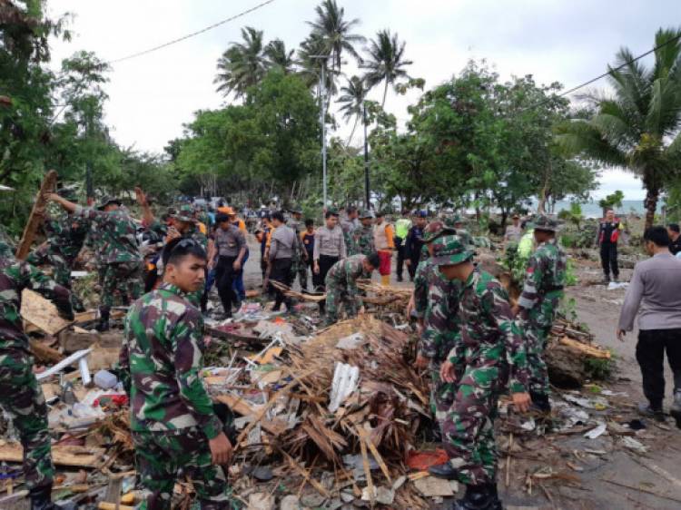 Cepat Tanggap! Kodam II/Sriwijaya Buka Dapur Umum Tsunami Lampung