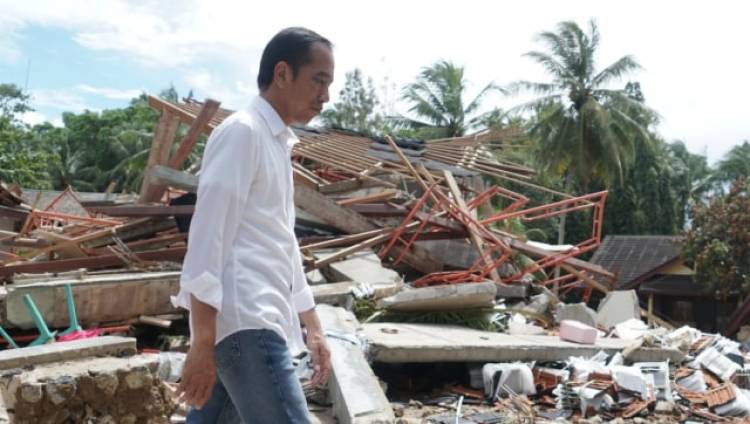 Ini Perintah Jokowi  Saat Tinjau Dampak Tsunami di Banten