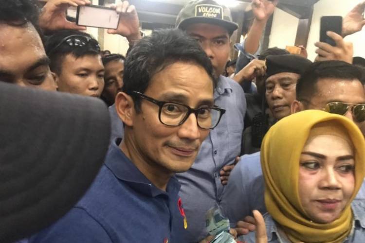 Haji Anwar Mengeluh Langkanya Solar, Sandiaga Uno Berjanji Cari Solusi