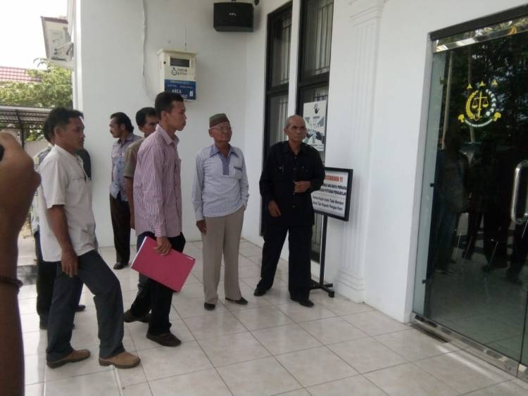 Belasan Warga Rambah Laporkan Dugaan Penyelewengan Dana Desa