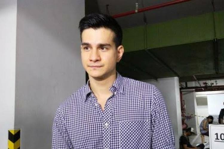 Artis Steve Emmanuel Selundupkan Narkoba