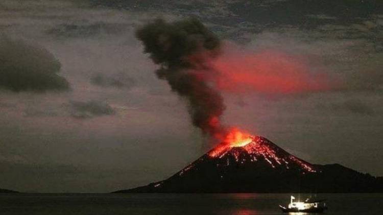 Anak Krakatau Erupsi, 7.500 Jiwa Mengungsi