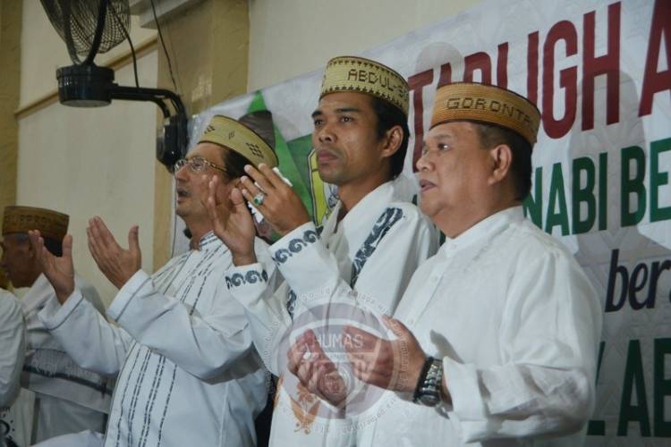 Ribuan Warga Padati Tabligh Akbar UAS di Gorontalo