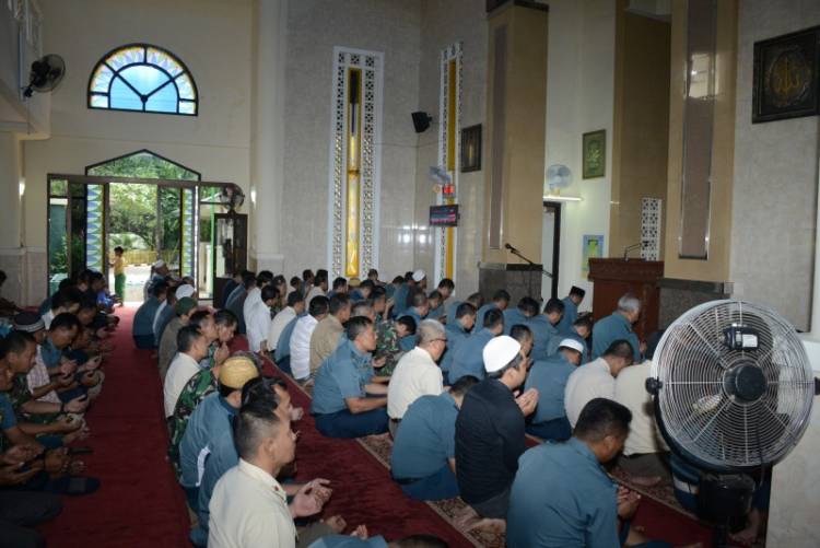 Tampil Beda,  Seribuan Umat Islam Biak Istighosah Sambut Tahun Baru